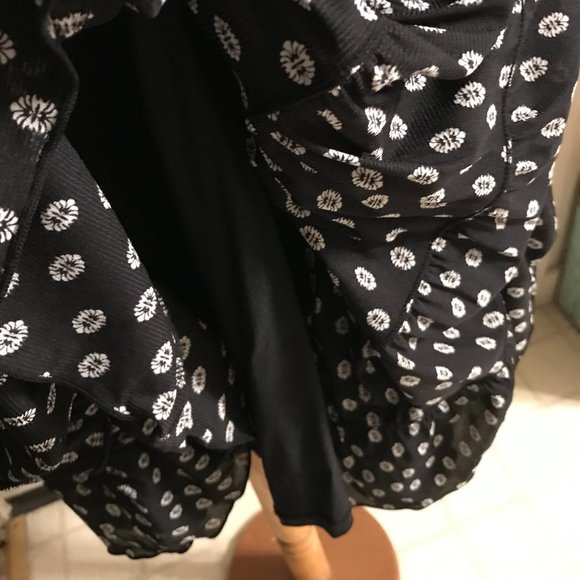 Black Tiered Dress Size 0X (10/12) - Picture 4 of 8